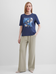 Футболка с цветочным принтом и округлым вырезом