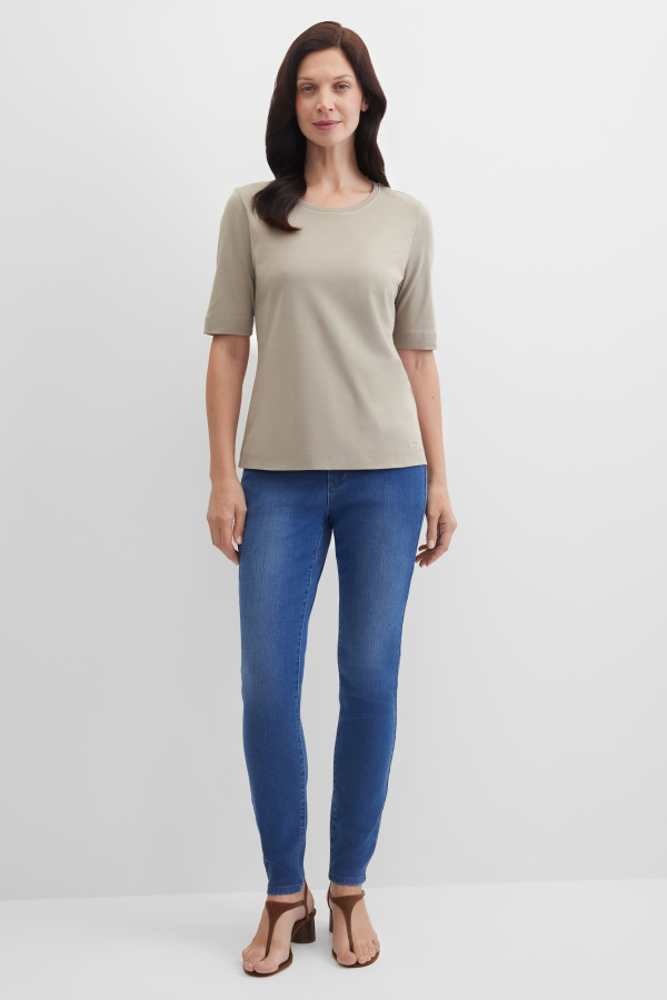 Джинсы зауженные c эффектом потертости