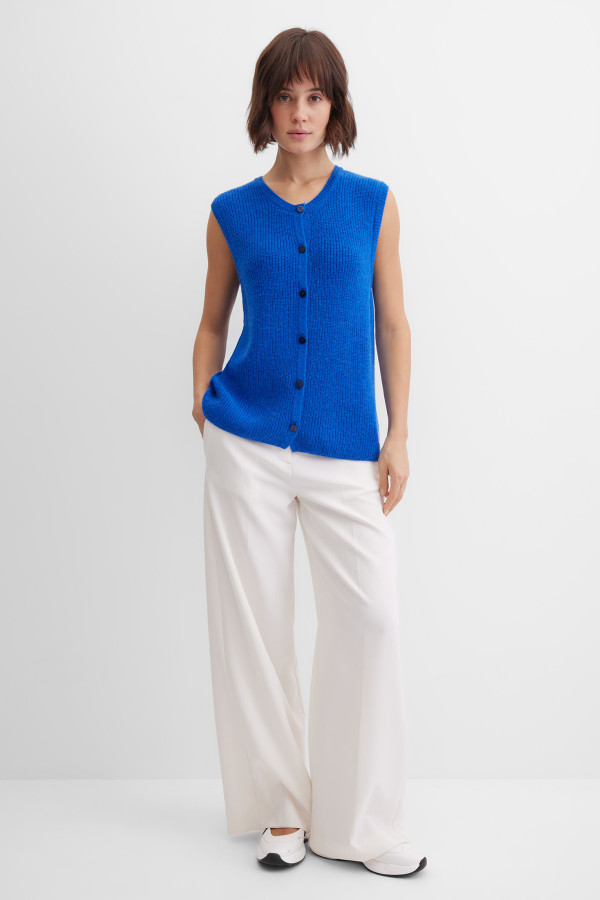 Жилет трикотажный на пуговицах