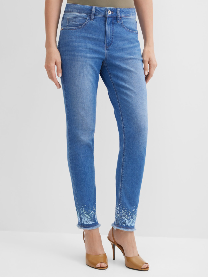 Джинсы зауженные с эффектом потертости