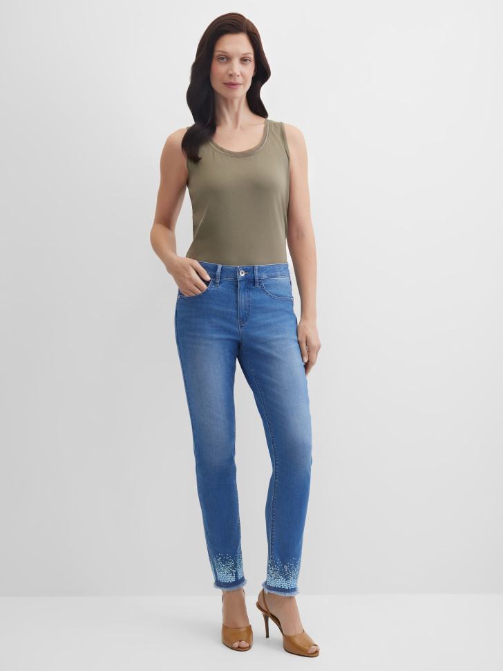 Джинсы зауженные с эффектом потертости