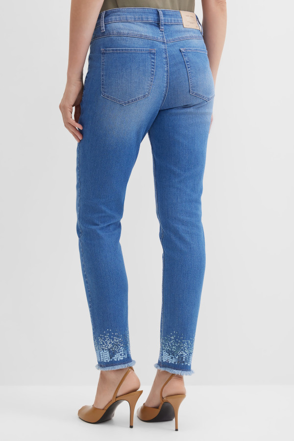 Джинсы зауженные с эффектом потертости