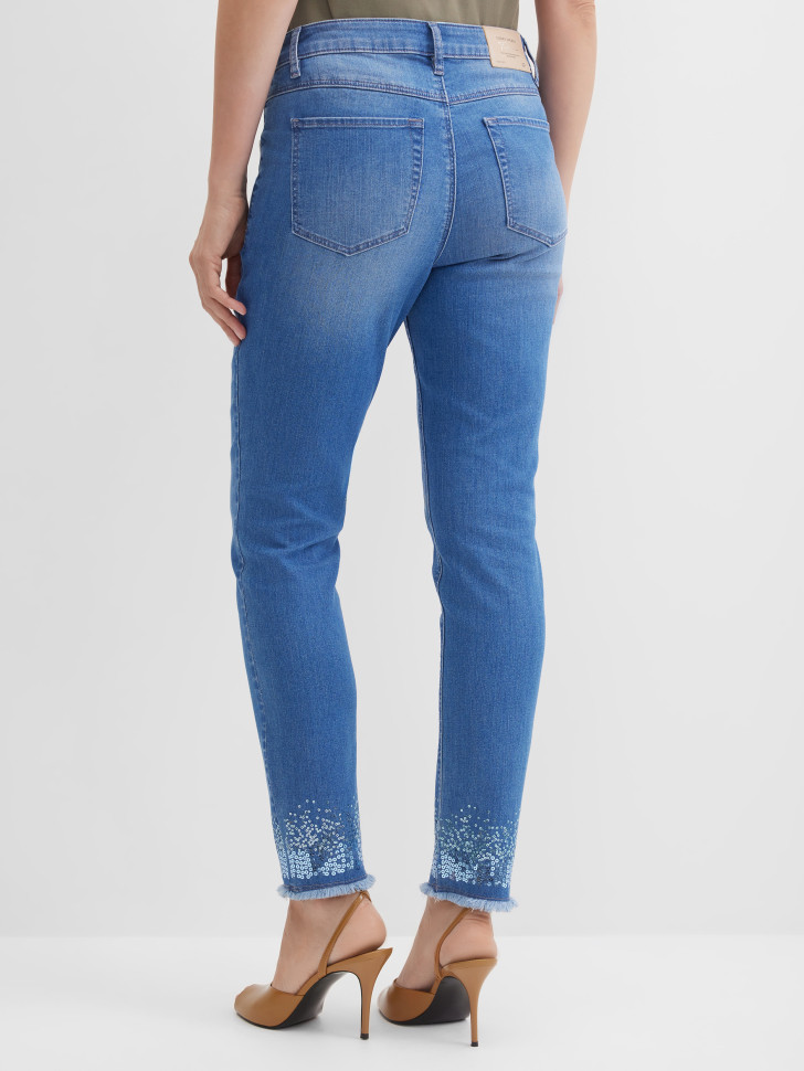 Джинсы зауженные с эффектом потертости