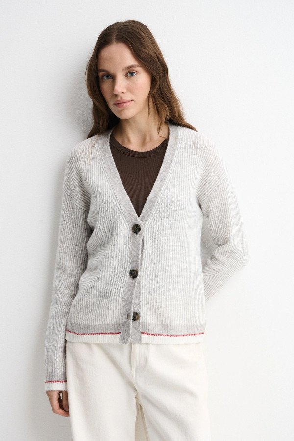 Кардиган с  пуговицами