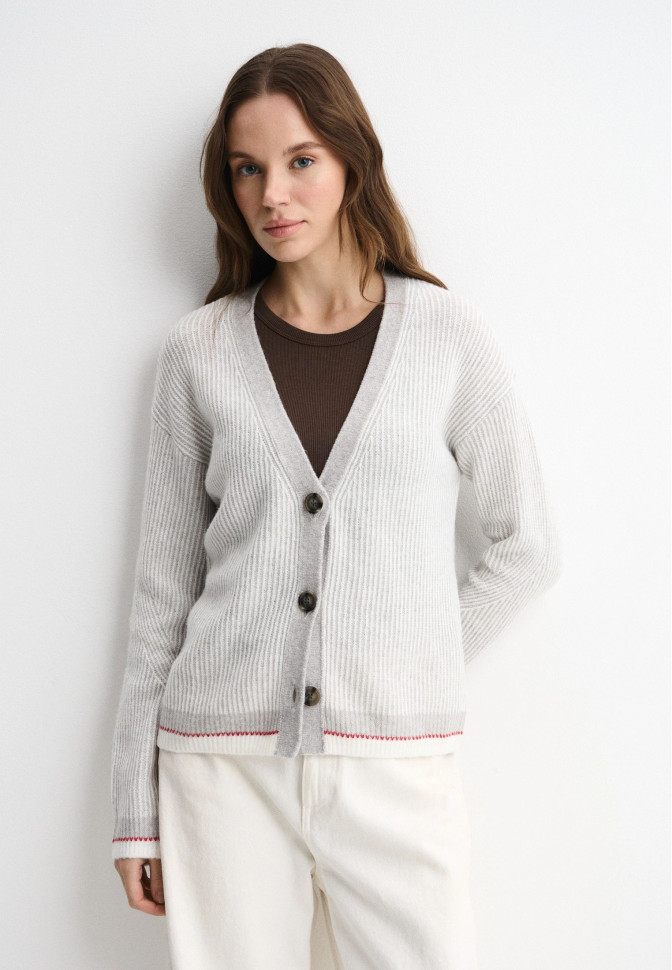 Кардиган с  пуговицами