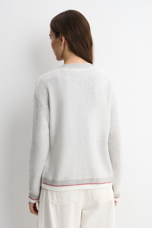 Кардиган с  пуговицами