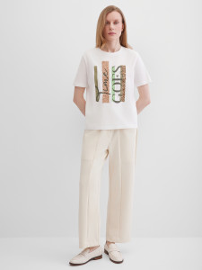 Футболка с принтом и пайетками