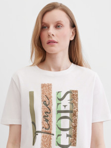 Футболка с принтом и пайетками