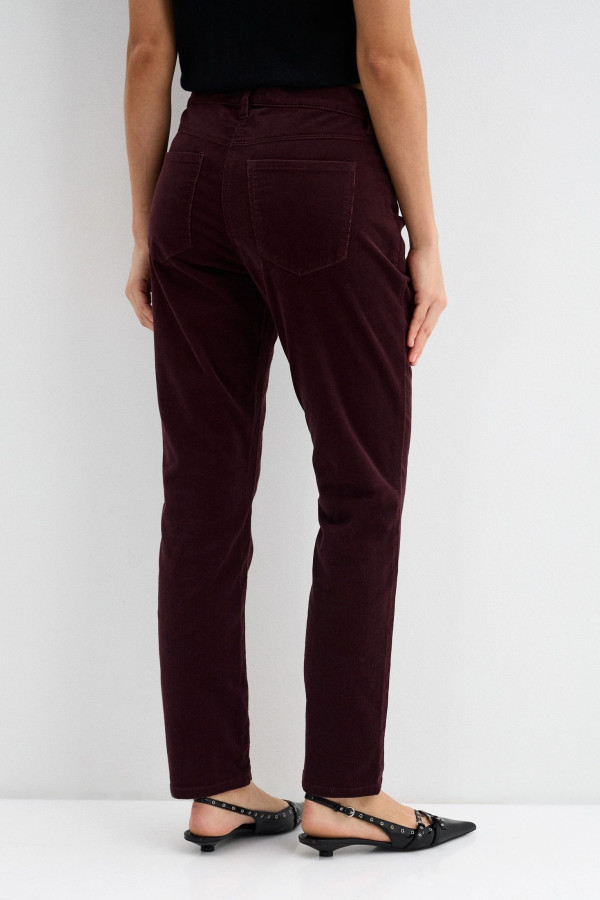 Джинсы зауженные