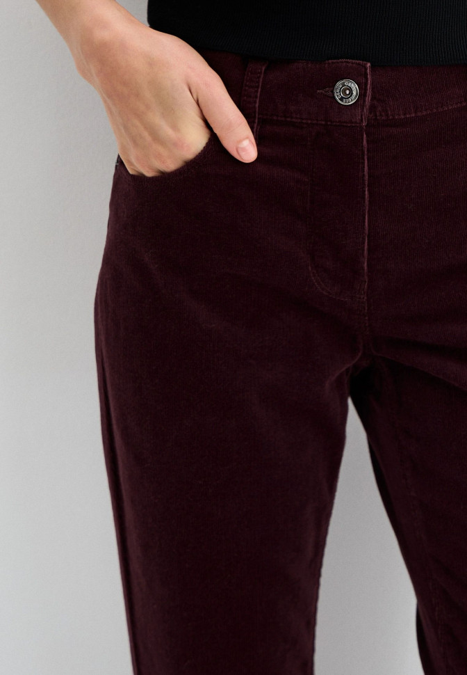 Джинсы зауженные