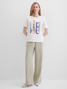 Футболка с принтом и пайетками