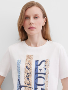 Футболка с принтом и пайетками