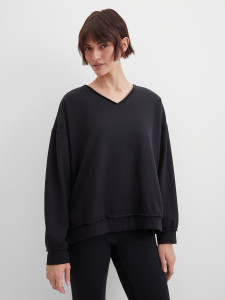 Свитшот с нашивками на спине