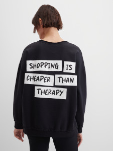 Свитшот с нашивками на спине