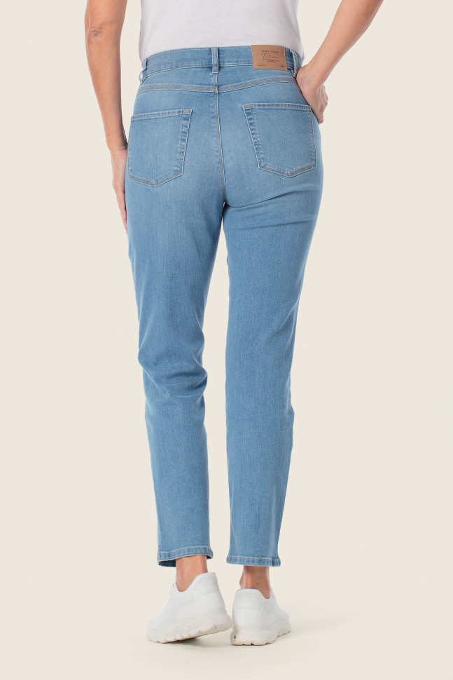 Джинсы зауженные