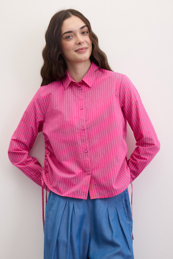 Рубашка в полоску с завязками