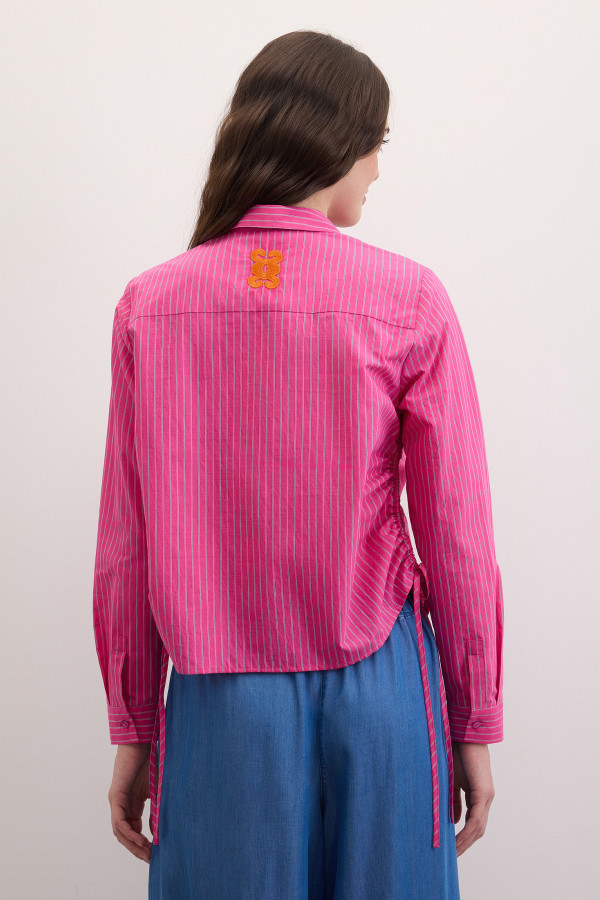 Рубашка в полоску с завязками