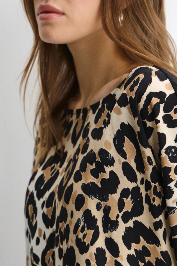 Лонгслив с леопардовым принтом