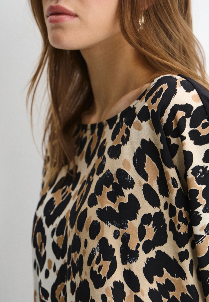 Лонгслив с леопардовым принтом