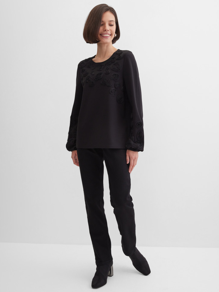 Лонгслив трикотажный с вышивкой