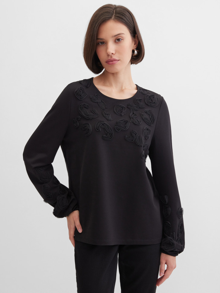 Лонгслив трикотажный с вышивкой