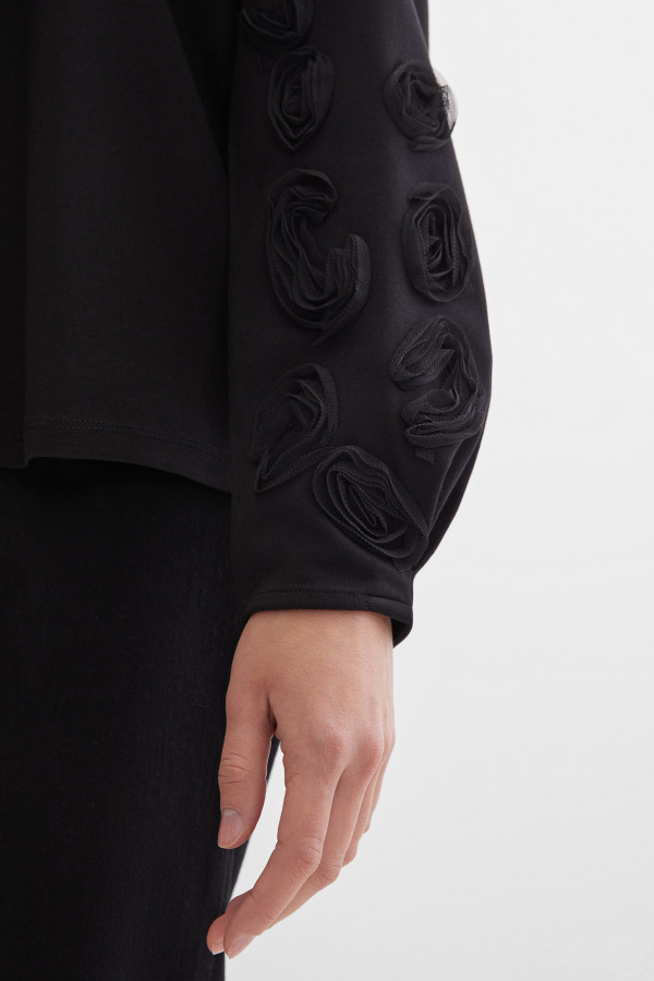 Лонгслив трикотажный с вышивкой