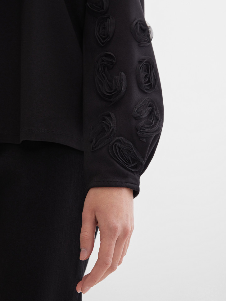 Лонгслив трикотажный с вышивкой