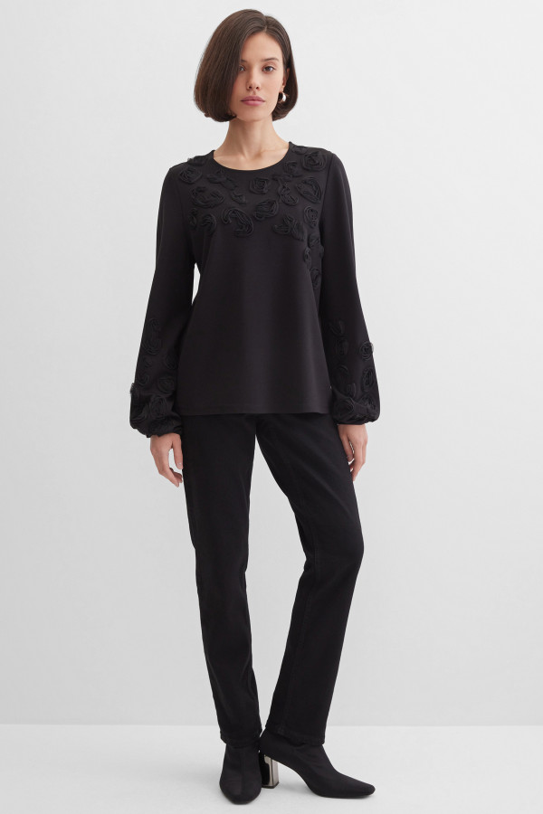 Лонгслив трикотажный с вышивкой