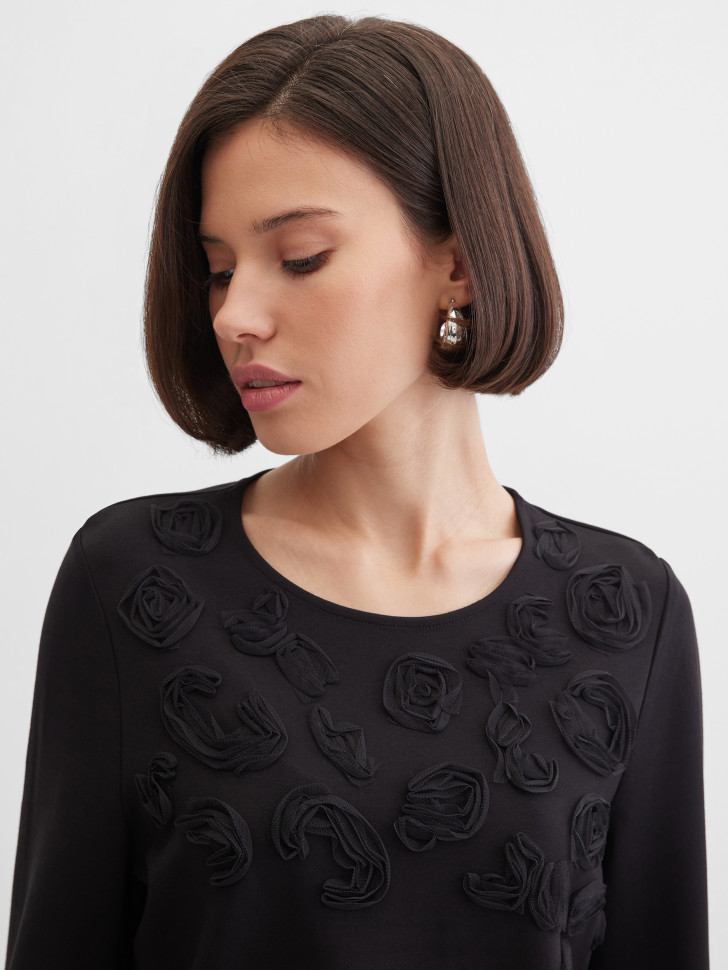 Лонгслив трикотажный с вышивкой