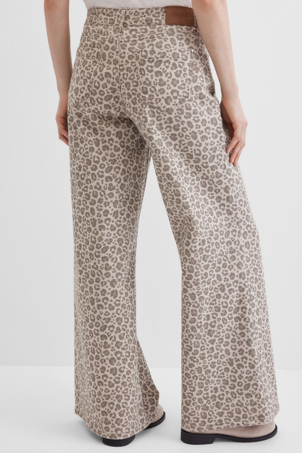 Джинсы широкие с принтом