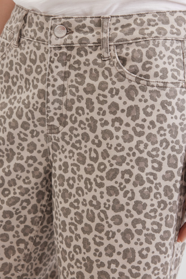 Джинсы широкие с принтом