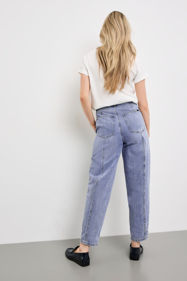 Джинсы Mom fit