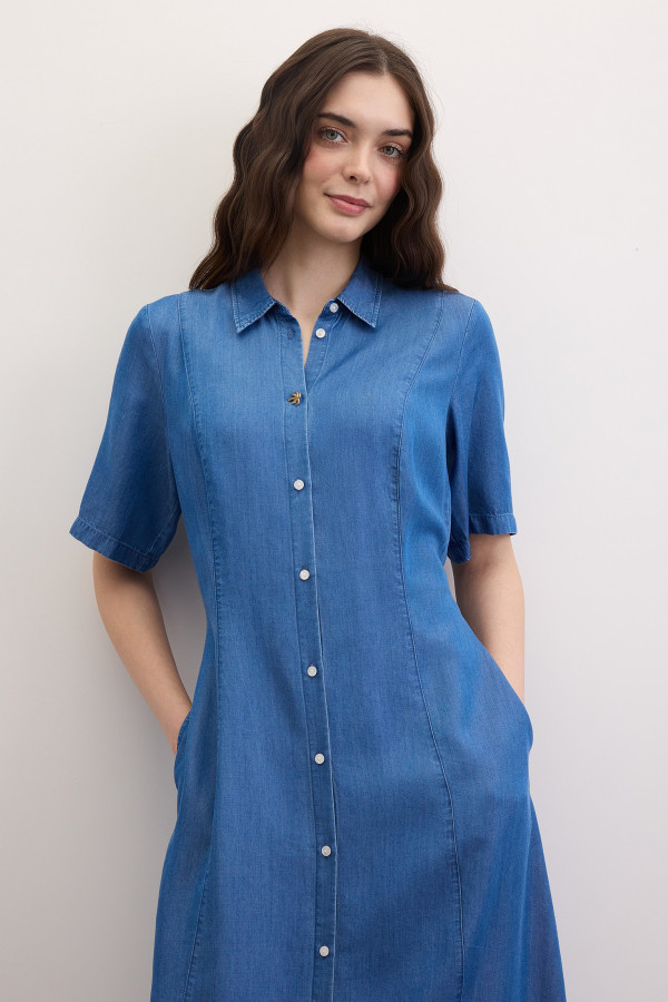 Платье-рубашка миди приталенное с коротким рукавом под деним