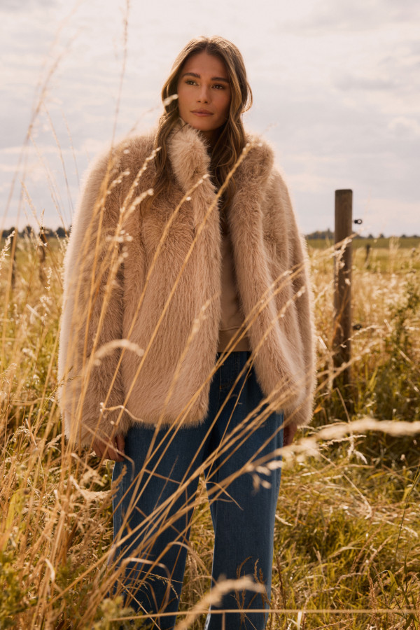 Шуба из искусственного меха