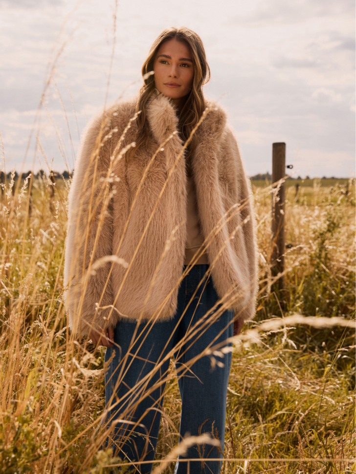 Шуба из искусственного меха