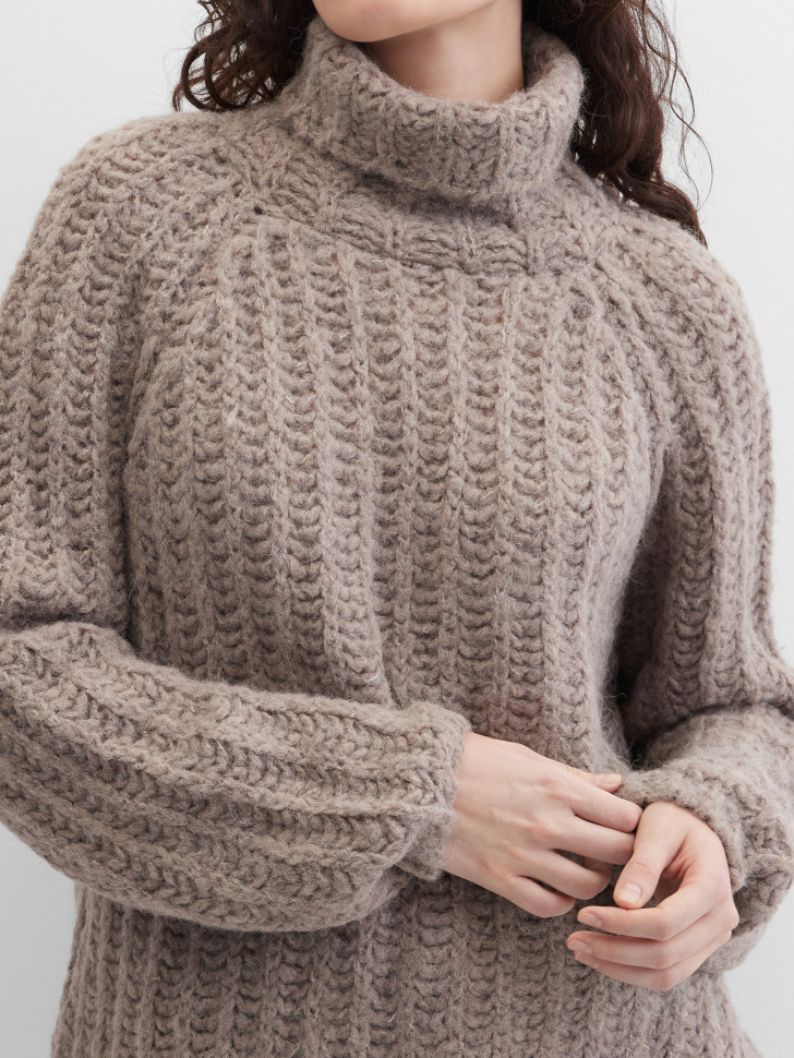 Свитер крупной вязки