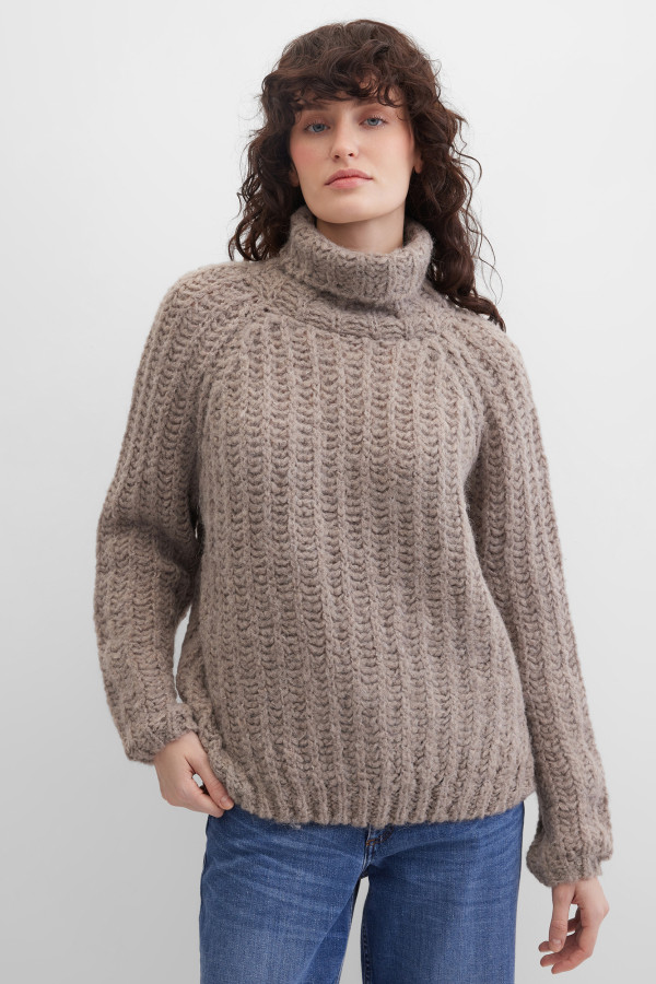 Свитер крупной вязки