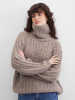 Свитер крупной вязки