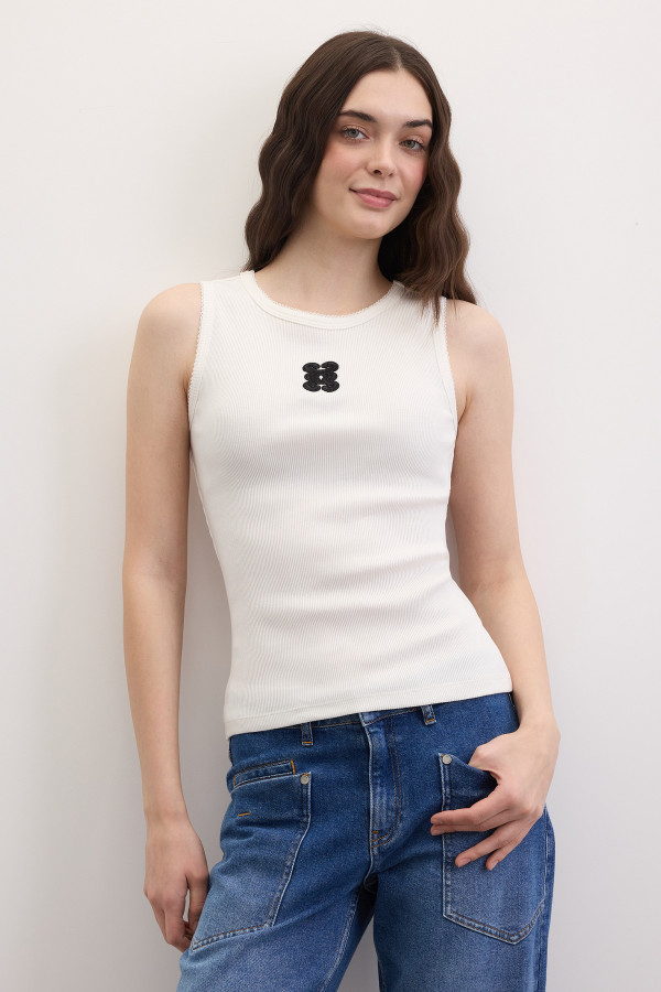 Топ-майка базовый в рубчик с вышивкой