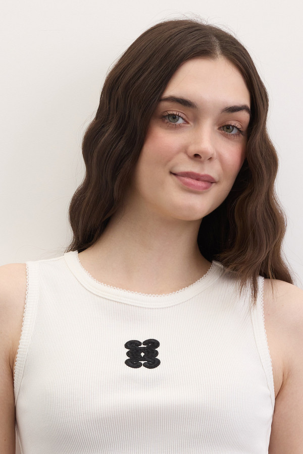 Топ-майка базовый в рубчик с вышивкой