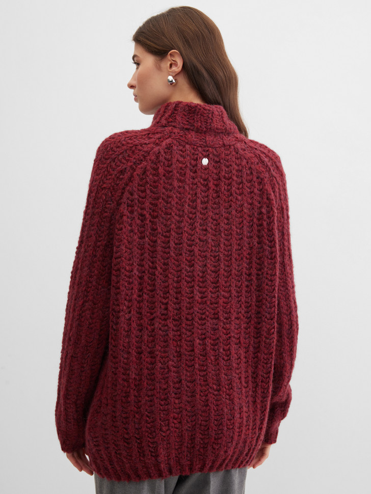 Свитер крупной вязки