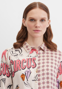 Блузка с принтом и надписями