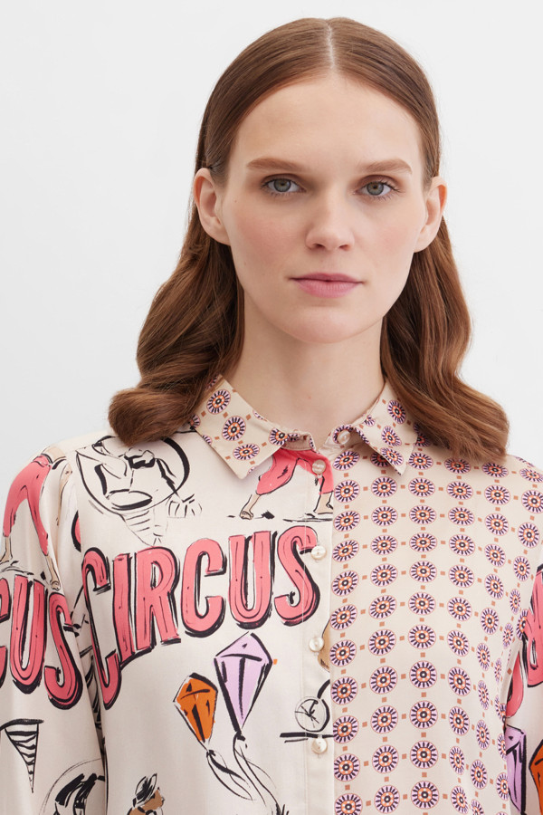 Блузка с принтом и надписями