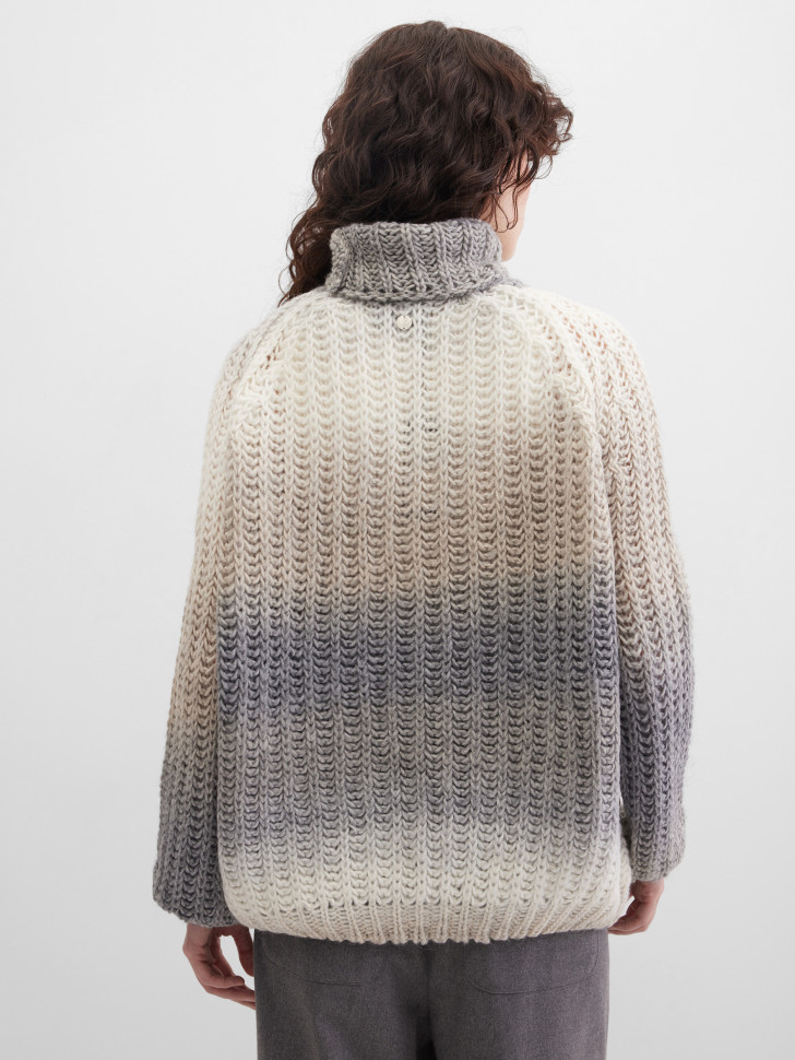 Свитер крупной вязки