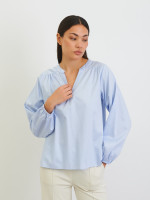 Блузка с широкими рукавами