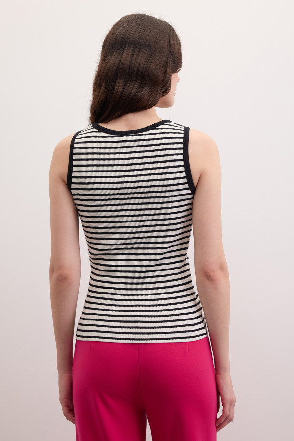 Топ-майка в полоску
