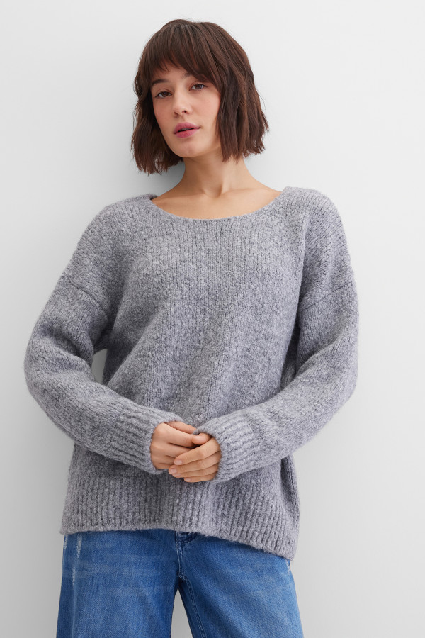 Джемпер вязаный