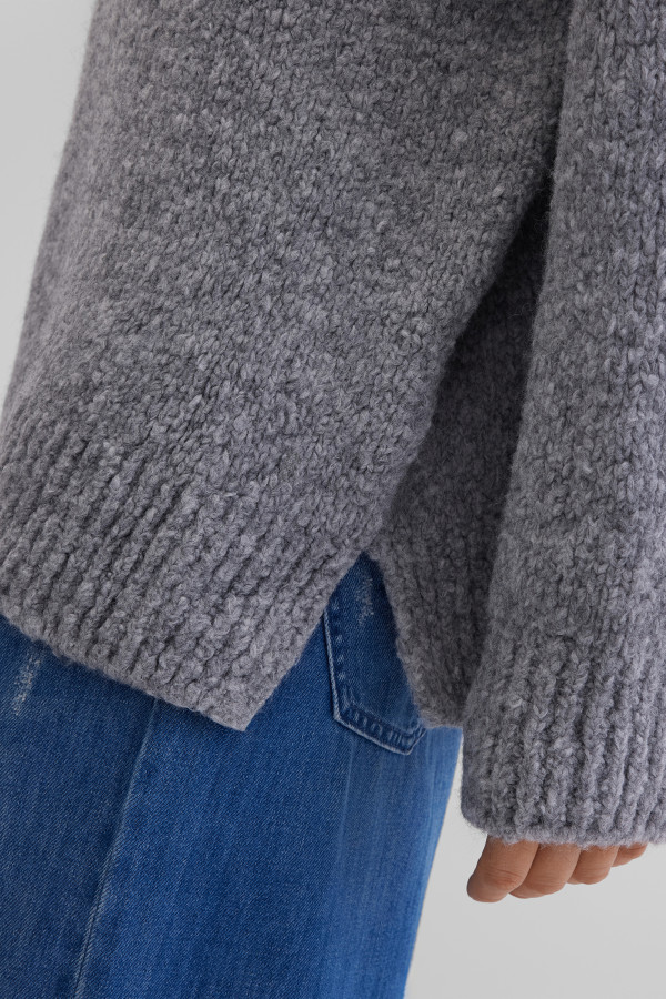 Джемпер вязаный