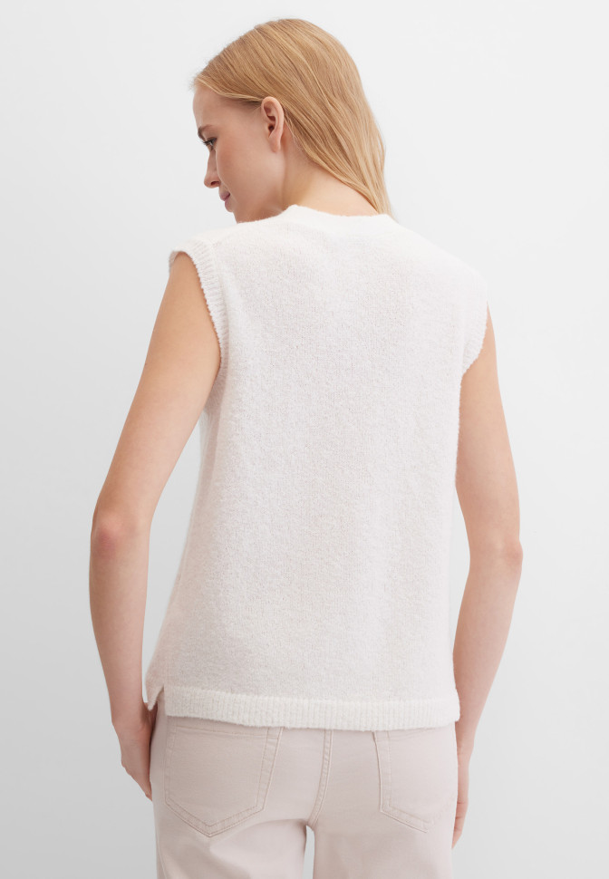 Жилет трикотажный на пуговицах