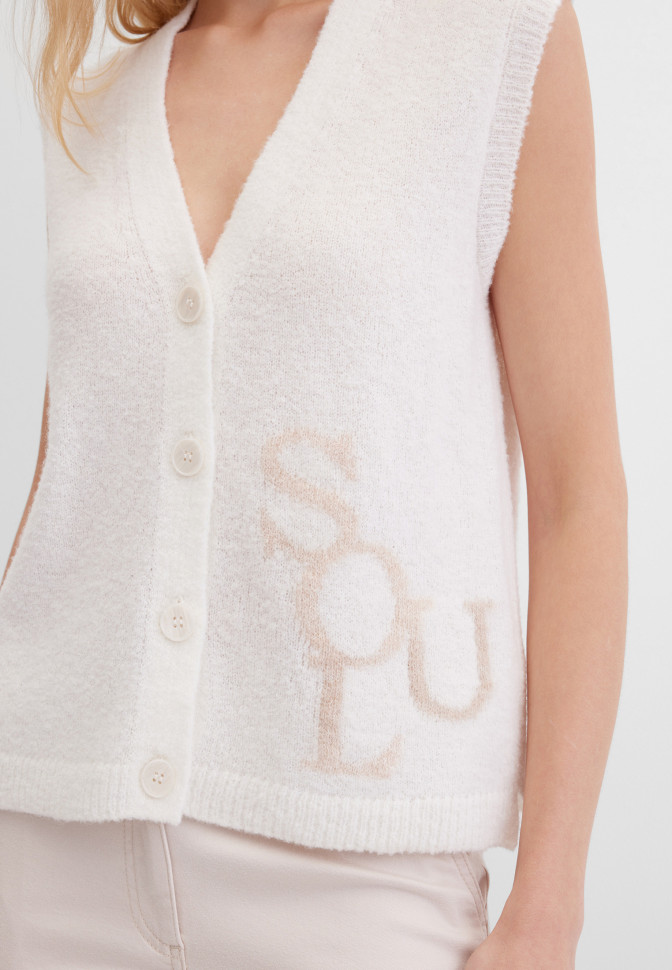 Жилет трикотажный на пуговицах